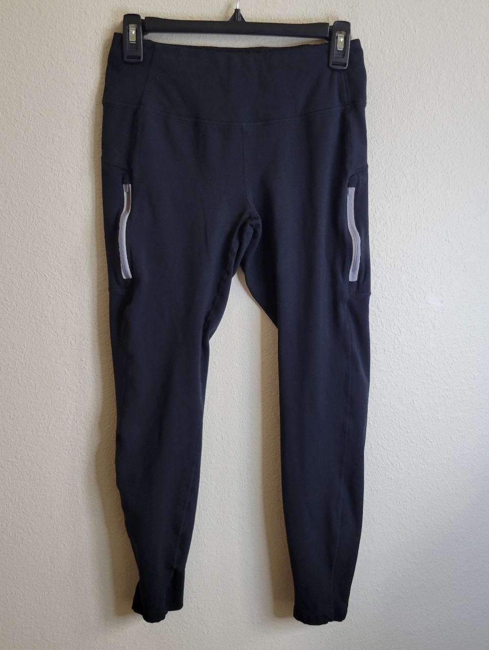 Mondetta Performance Luxury Black Leggings with Side Zip Pockets Leg Zips Small.